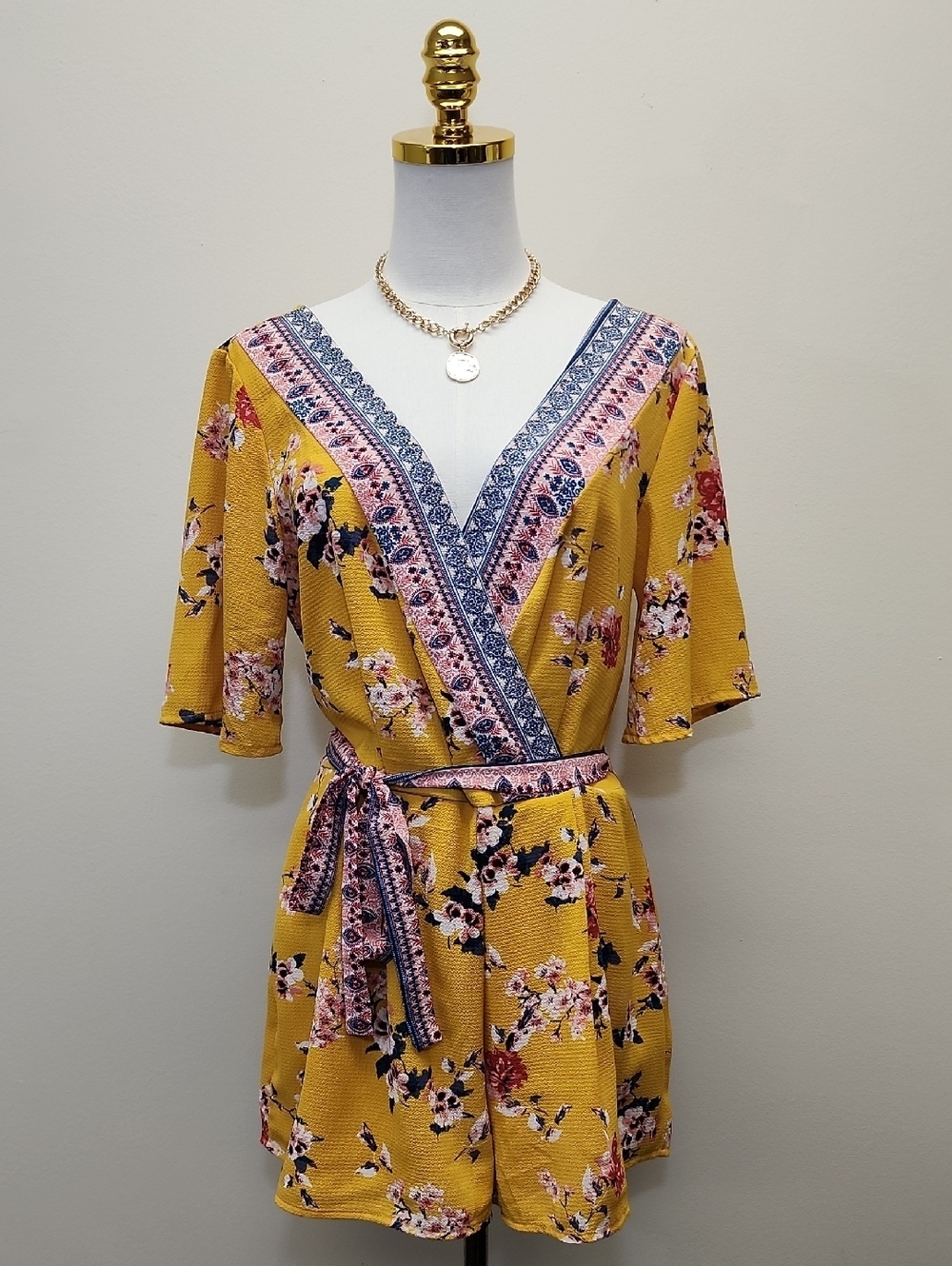 Trixxi Yellow Floral Romper Shorts Size Medium